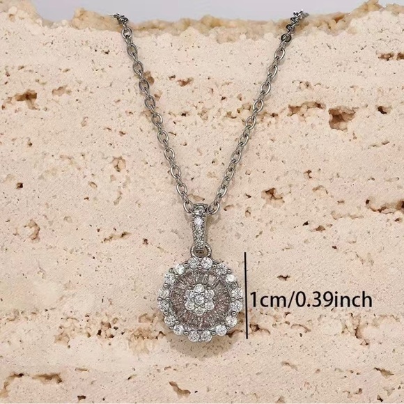 925 Silver Round Diamond Pendant Necklace - Picture 5 of 5